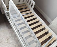 Toddler bed (no matress) and guard bed