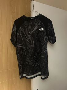 North face shorts and t shirt