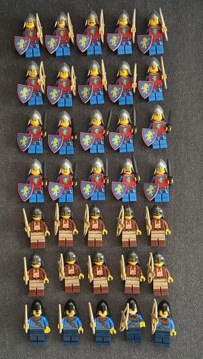 LEGO KNIGHTS : 25 Lion Soldiers vs Mercenaries and Barbarians"