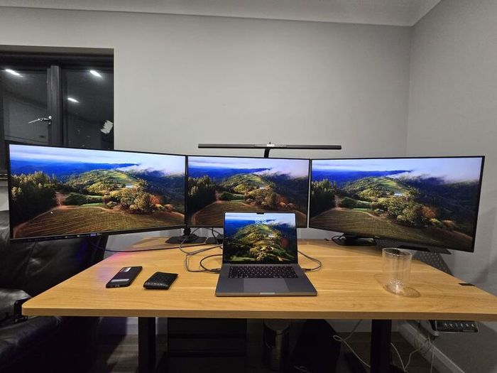 4k 32 Inch Monitor From Dell Lenovo With Mounts And Desk Light Triple ...