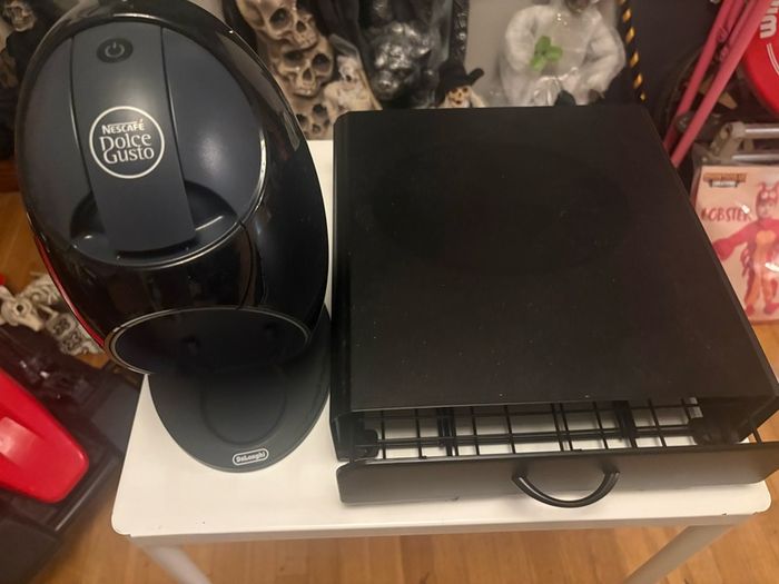 Nescafe Dolce Gusto Coffee Machine + Capsule Drawer