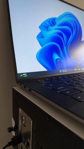 Dell Precision 5560 i9 Laptop