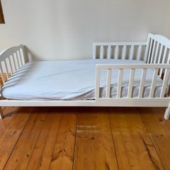 Toddler bed