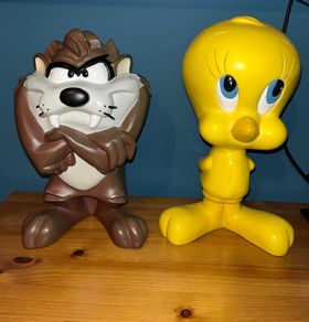1990s warner bros looney tunes figurines 7"-23"