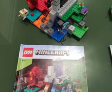 Lego Minecraft 2 sets (21165) (21172) with instruction