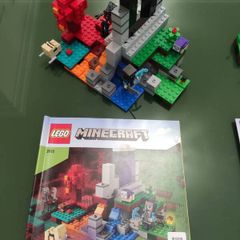 Lego Minecraft 2 sets (21165) (21172) with instruction