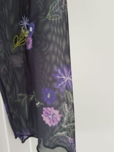 Reduced black/ floral top size M