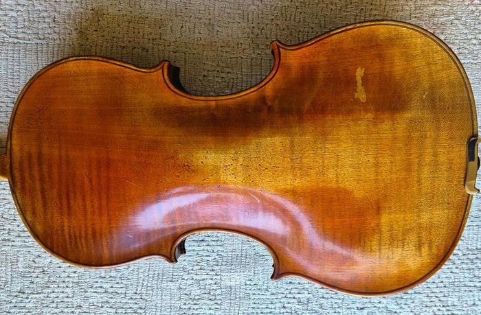 Rare Master Violin by Erich Bruckner and Dr M. Grossman of Berlin, signed. 1923. Excellent condition. Available at Vegter violins, Cork city.