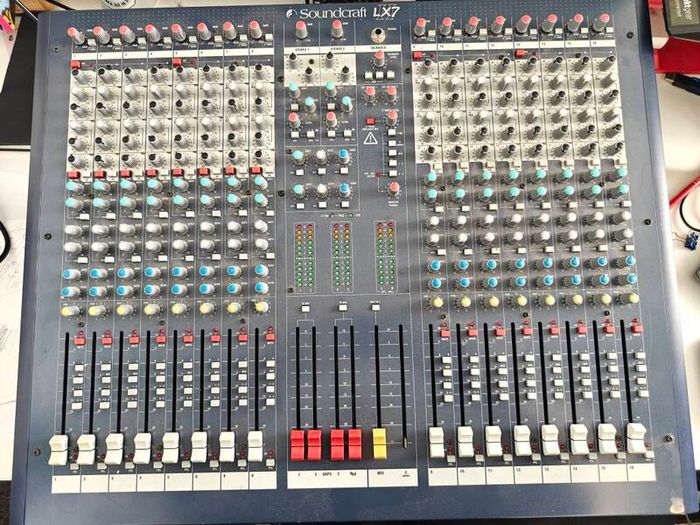 soundcraft LX7II  16 channel mixing desk.