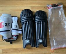 SS Platino Batting pads + SS Aerolite Thigh pads