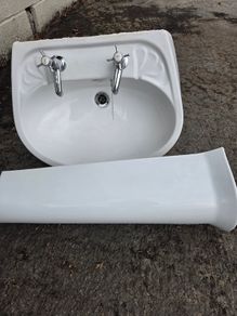Bathroom sink and pedestal