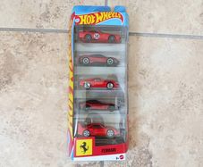 Hot Wheels 2026 Ferrari Red Cars die-cast 1:64 5-Pack (JLN12 JA10C) New & Sealed