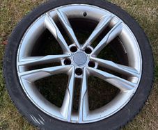 Alloy wheel 19