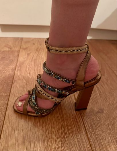 Shoes size 5