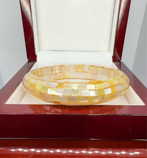 Perl bracelet Golden Glow: South Sea Colour Mother of Pearl Bangle