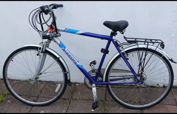 Adult hybrid bike in good used condition
