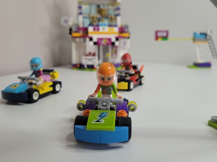 LEGO Friends 41352 The Big Race Day