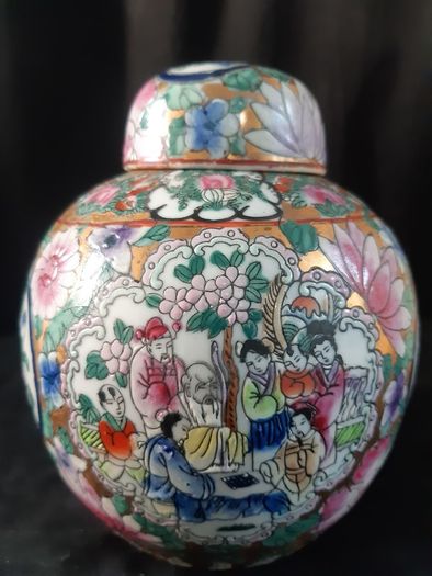 Famille Rose Medalion Ginger Jar