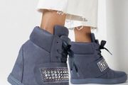 Stunning Lace Up Shoes size 6