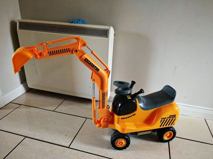 Ride on excavator