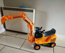 Ride on excavator