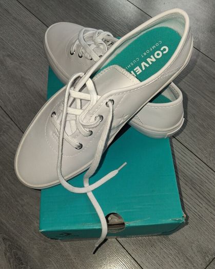 New Converse sz 4