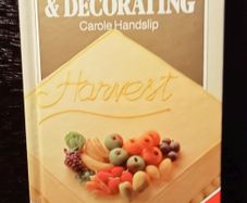 1985. The Quinnsworth Book Of Cake Icing And Decorating.