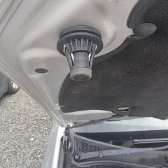 looking for 2008 renault laguna mark 3 bonnet buffer stopper see photo