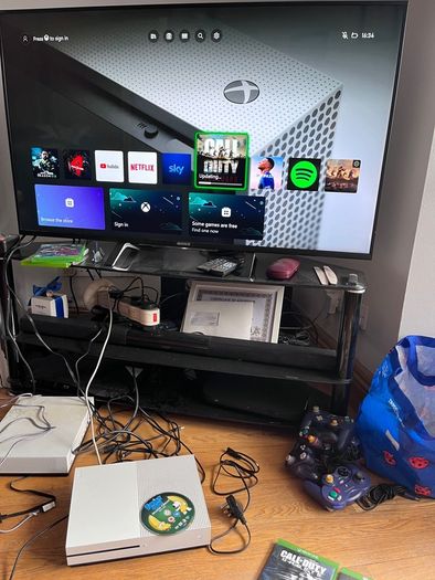 Xbox One S 1TB Console Bundle 2 Controllers 6 Games