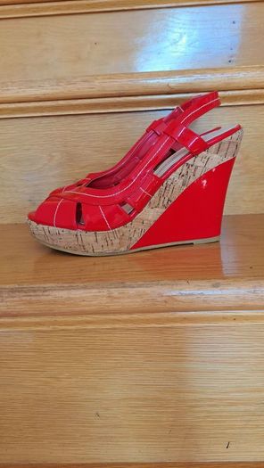 Red wedges size 6