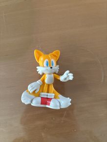 Action figure tails