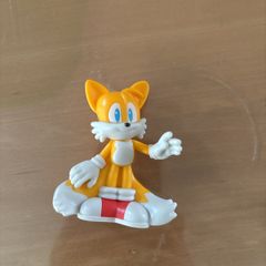 Action figure tails