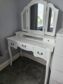 Dressing table