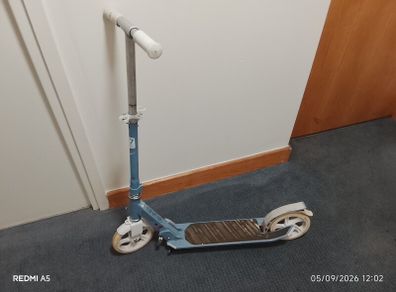 Oxelo Mid 7 kick scooter with stand
