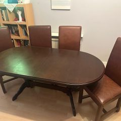 Extendable Solid Wood Dining Table with 8 Chairs