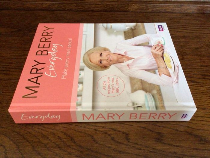 Mary Berry Everyday Cookbook  Like New