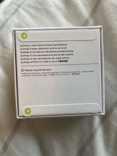 Apple  AirPods 4
