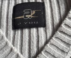 Jumper for men v neck size large