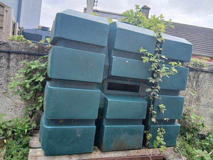 Oil tank
