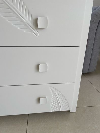 Leaf design Chest of Drawers