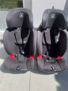 2 maxi cosi Titan car seats