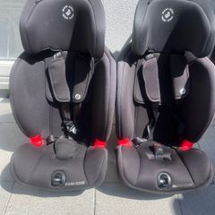 2 maxi cosi Titan car seats