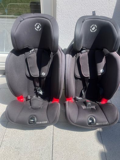 2 maxi cosi Titan car seats