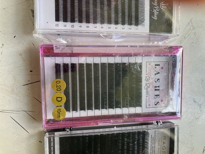 Individual eyelashes
