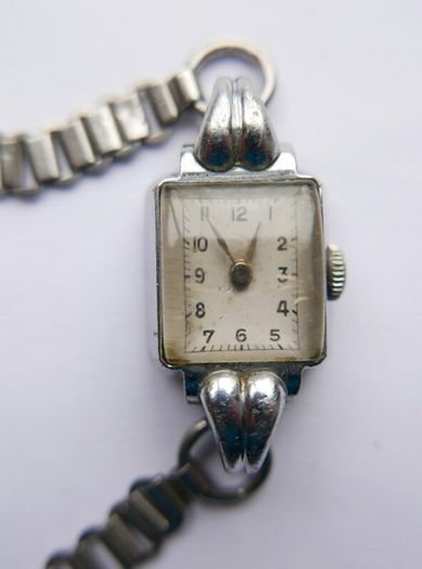 Vintage 1940 / 1950s art deco Silver Chrome Square Bezel Case Ladies watch / art deco cocktail watch, works well