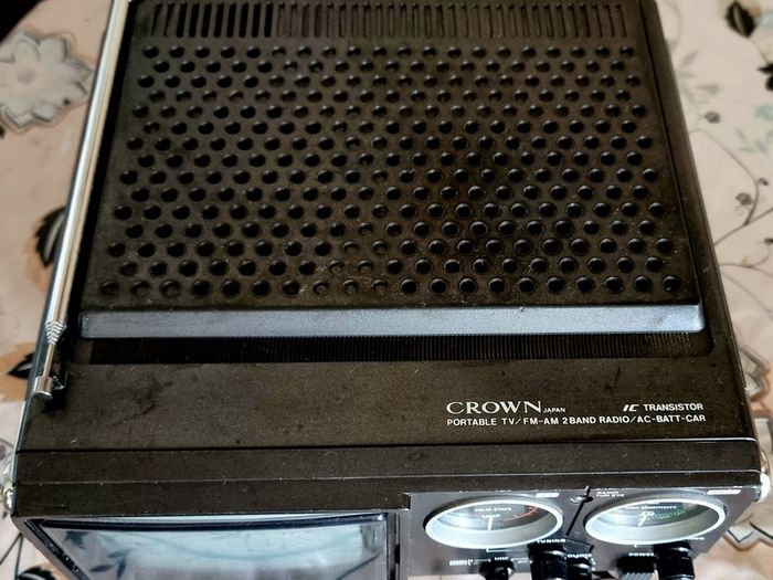From 1978 CROWN 5TV-525R TV AND RADIO, Made in Japan, full working.