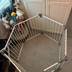 Modular baby play-pen/ safety gate - white
