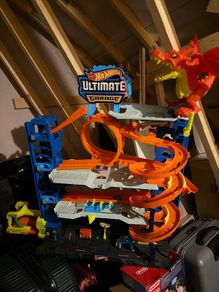 Hot Wheels Garage + Race Crate