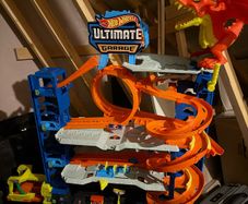 Hot Wheels Garage and Race Crate