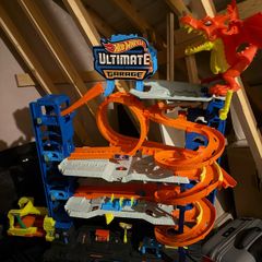 Hot Wheels Garage and Race Crate